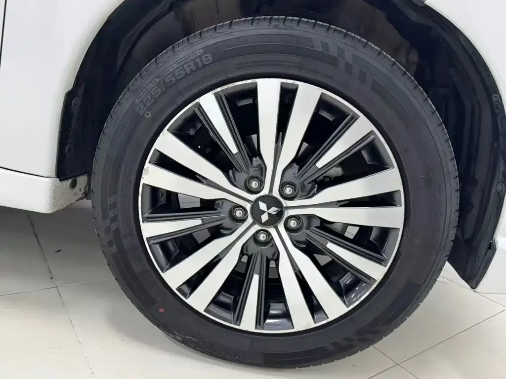 Mitsubishi Outlander — фото 10