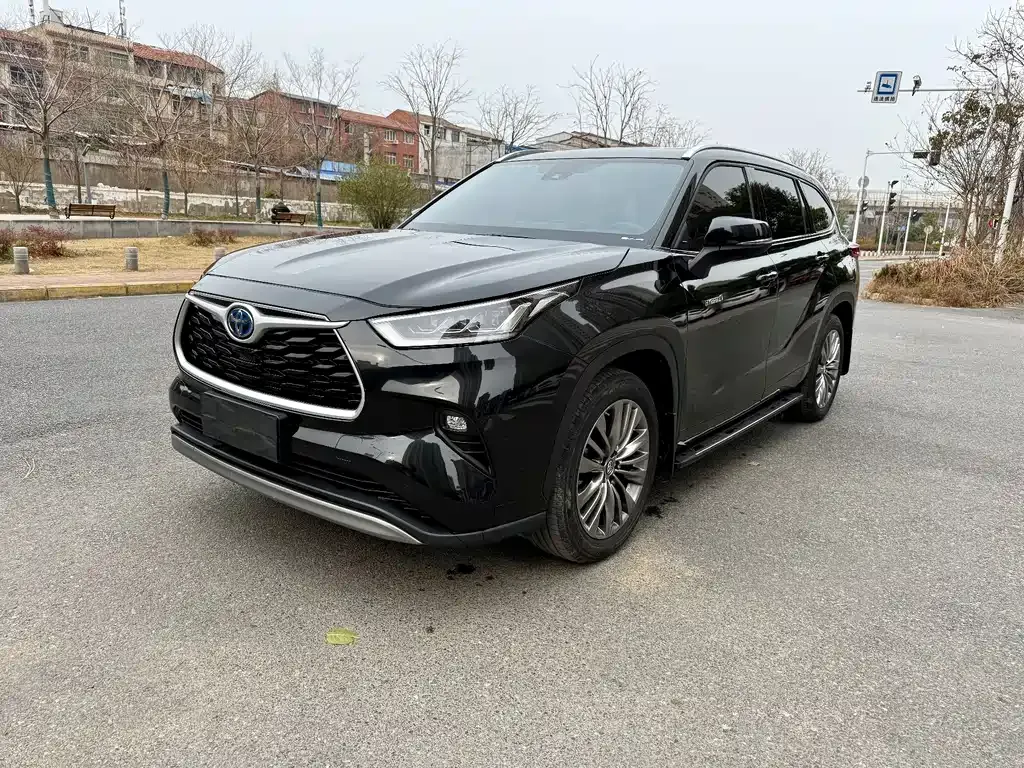 Toyota Highlander — фото 1