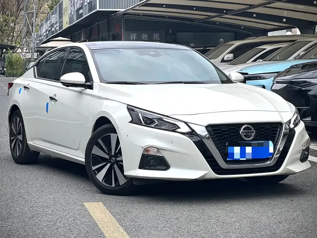 Nissan Teana — фото 1