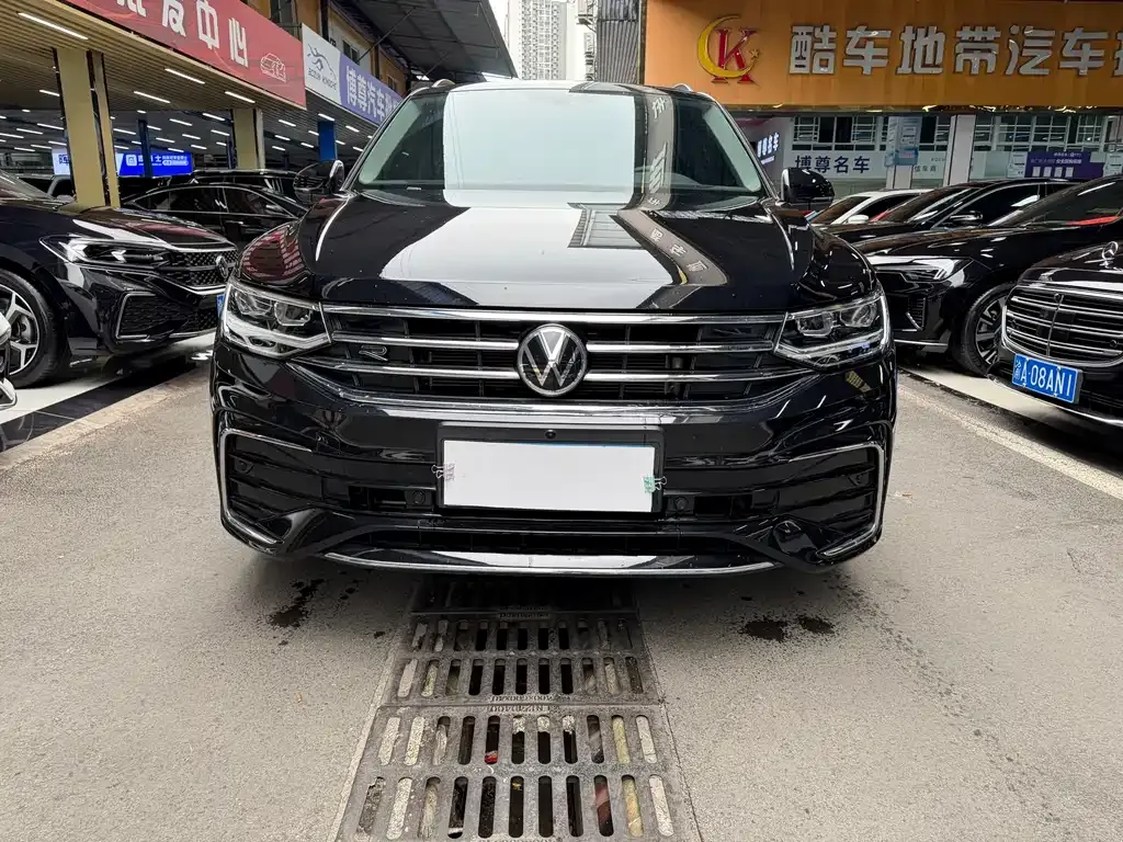 Volkswagen Tiguan L — фото 8