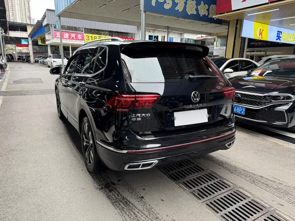 Volkswagen Tiguan L — фото 10