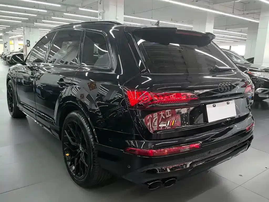 Audi Q7 2021 из CN, фото 4