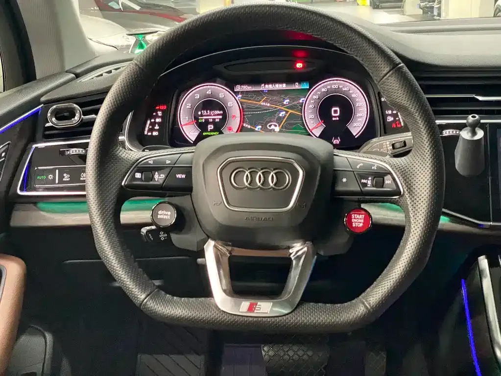 Audi Q7 2021 из CN, фото 7