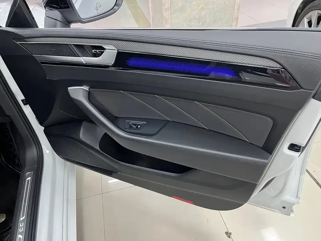Volkswagen CC 2023 из CN, фото 3