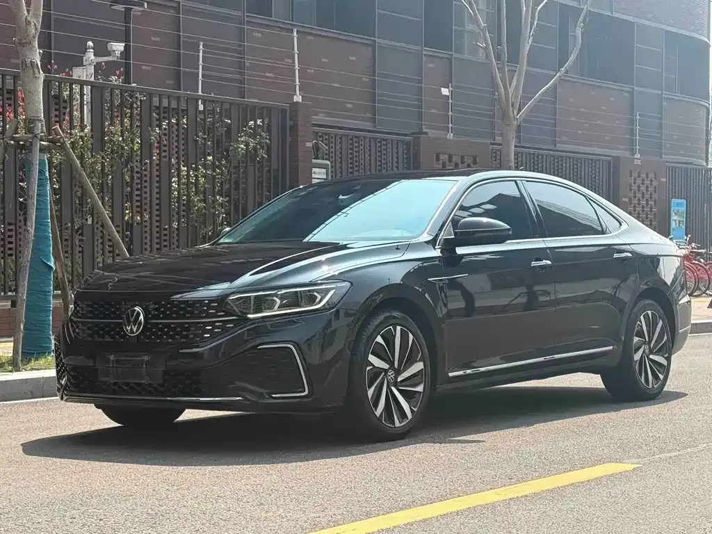 Volkswagen Passat — фото 1