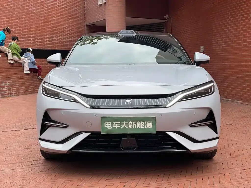 BYD L EV — фото 10
