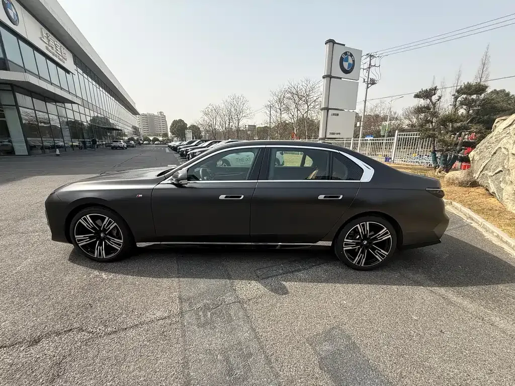 BMW 7 Series 2024 из CN, фото 4