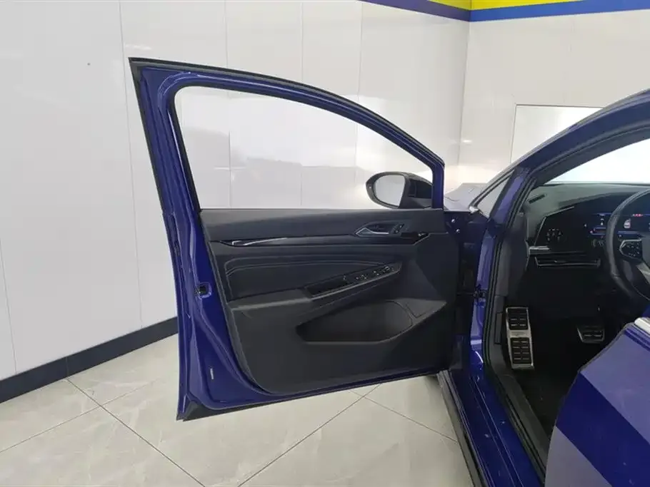 Volkswagen Golf 2021 из CN, фото 4