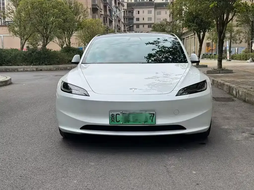 Tesla Model 3 — фото 1
