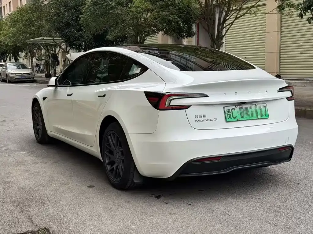 Tesla Model 3 — фото 5