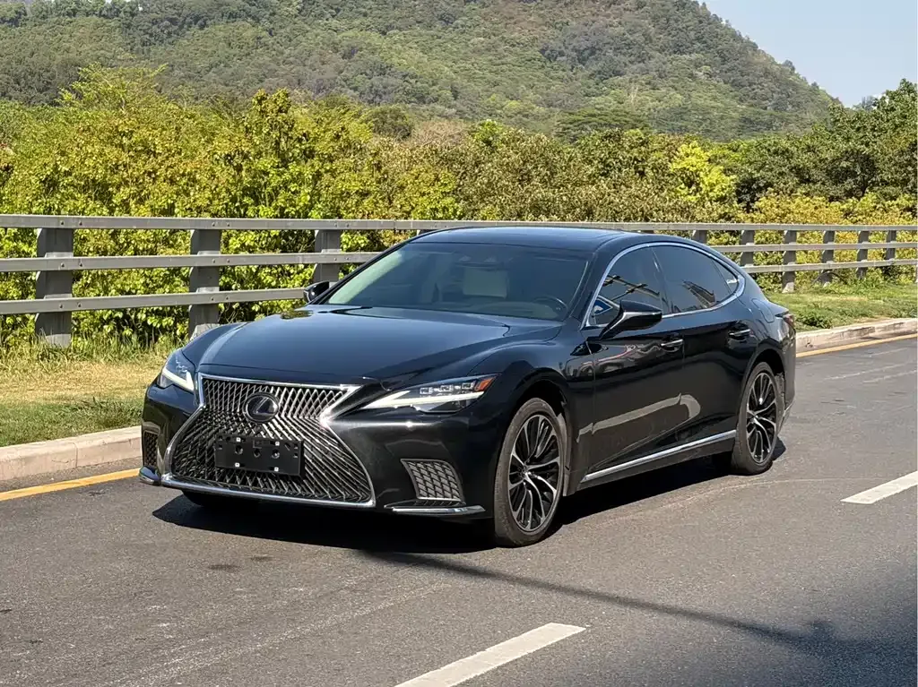 Lexus LS — фото 1