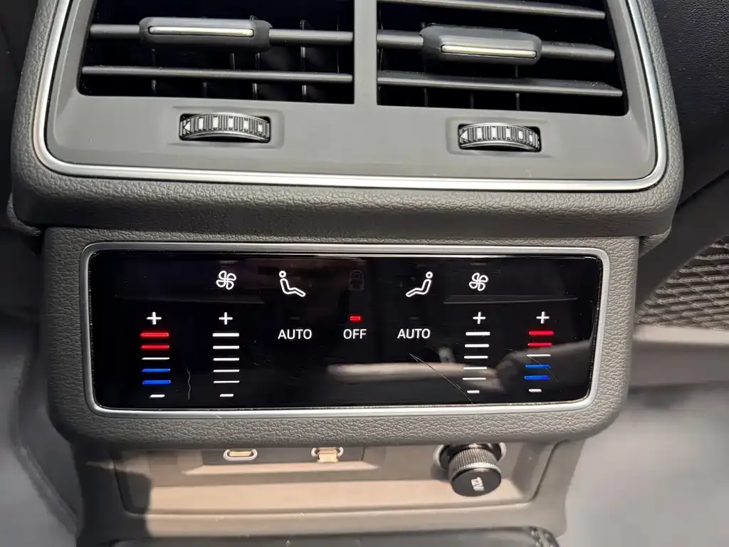 Audi A6L — фото 10