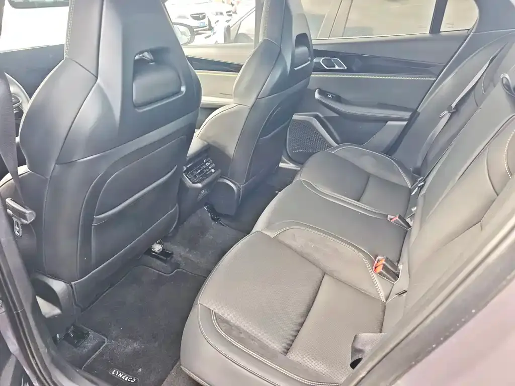 Lynk & Co 03 2024 из CN, фото 2