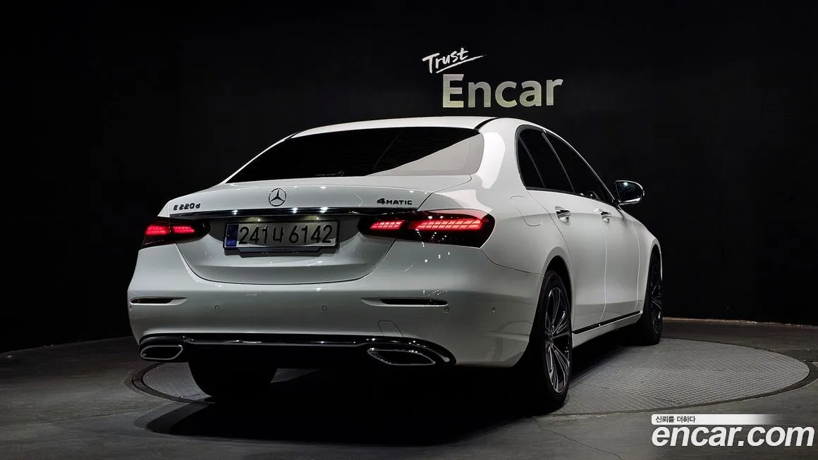 Mercedes-Benz E-Class — фото 2