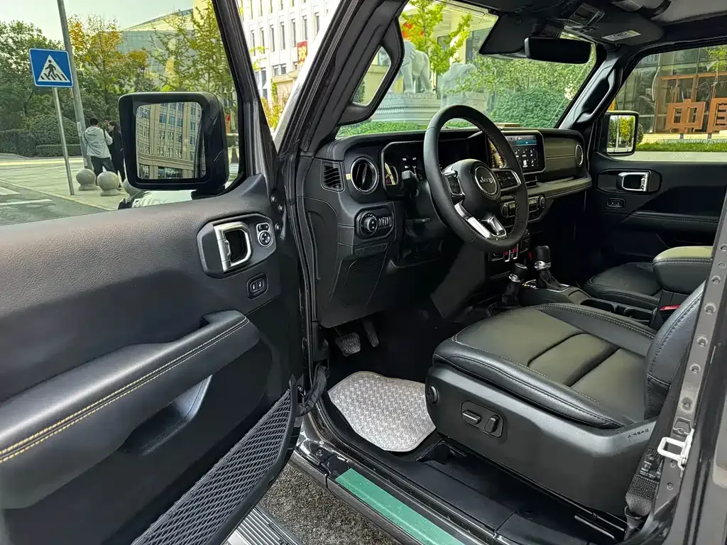 Jeep Wrangler 2024 из CN, фото 10