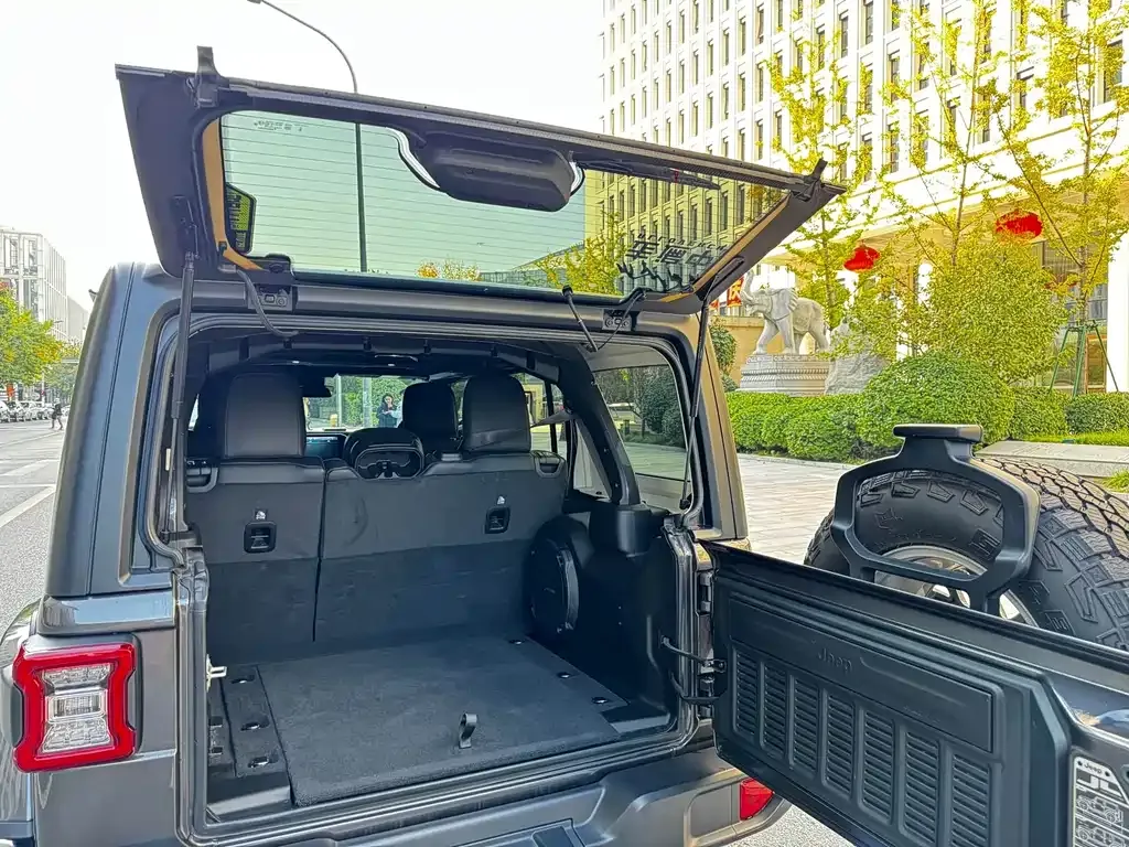 Jeep Wrangler 2024 из CN, фото 9