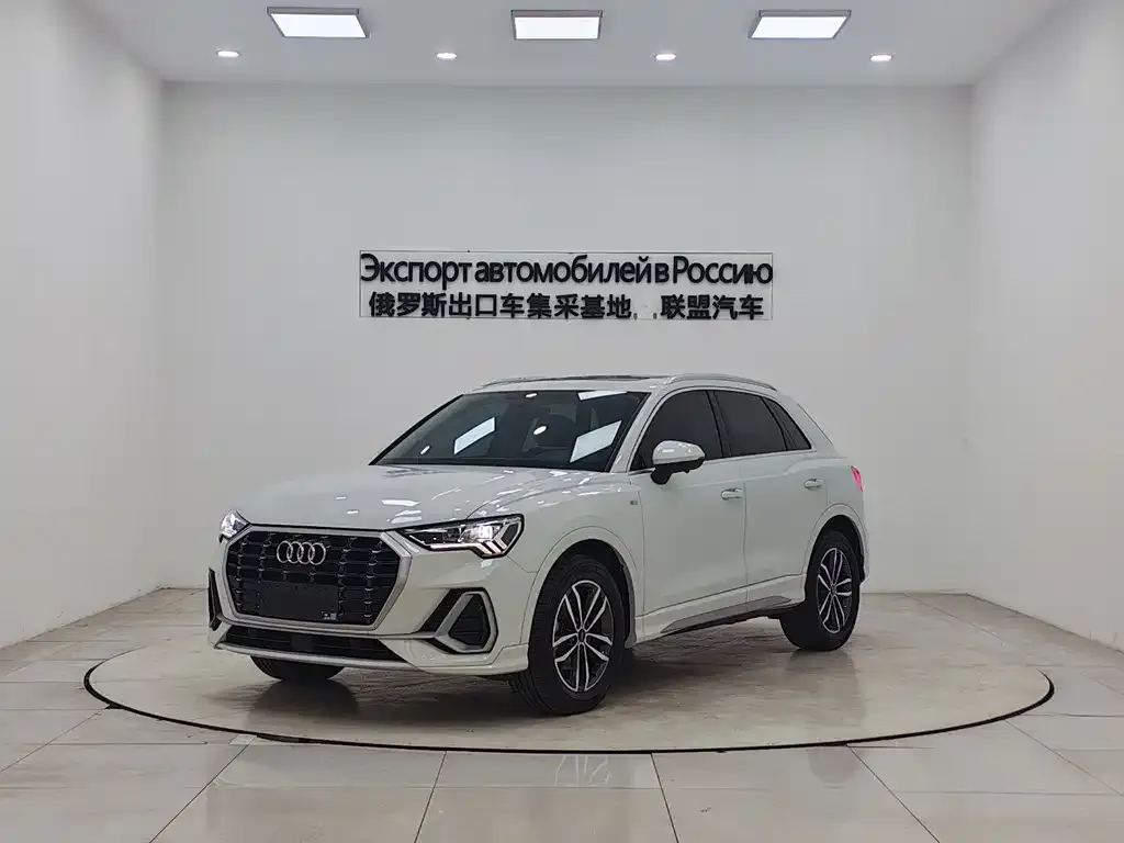 Audi Q3 — фото 1