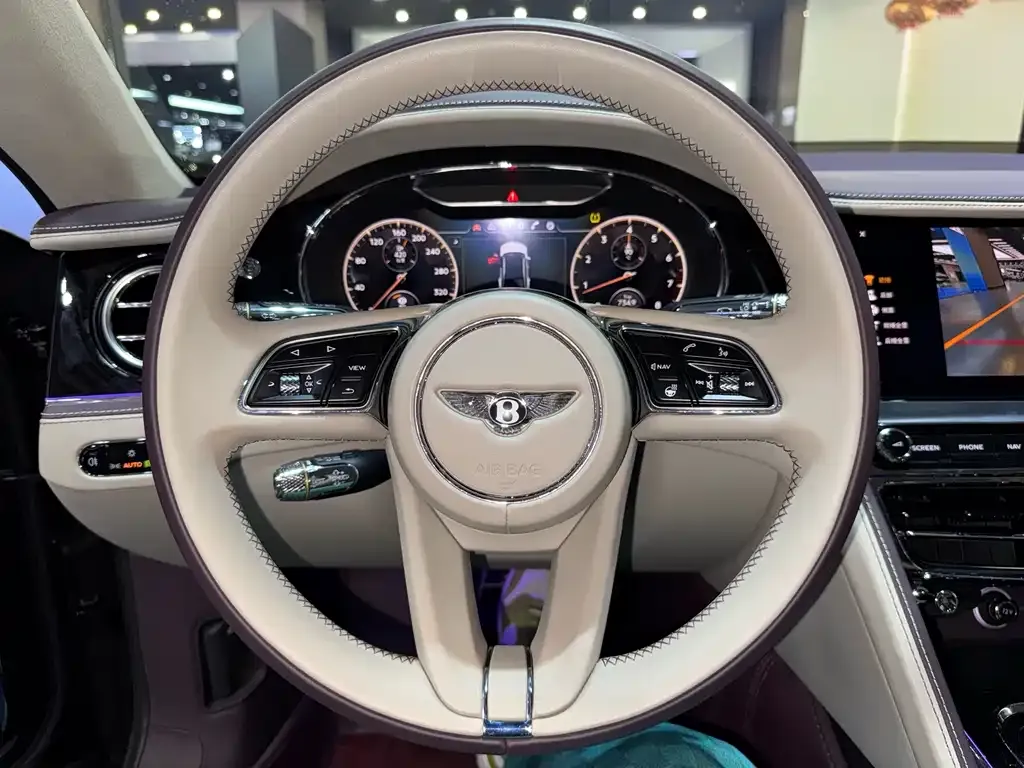 Bentley Flying Spur — фото 8