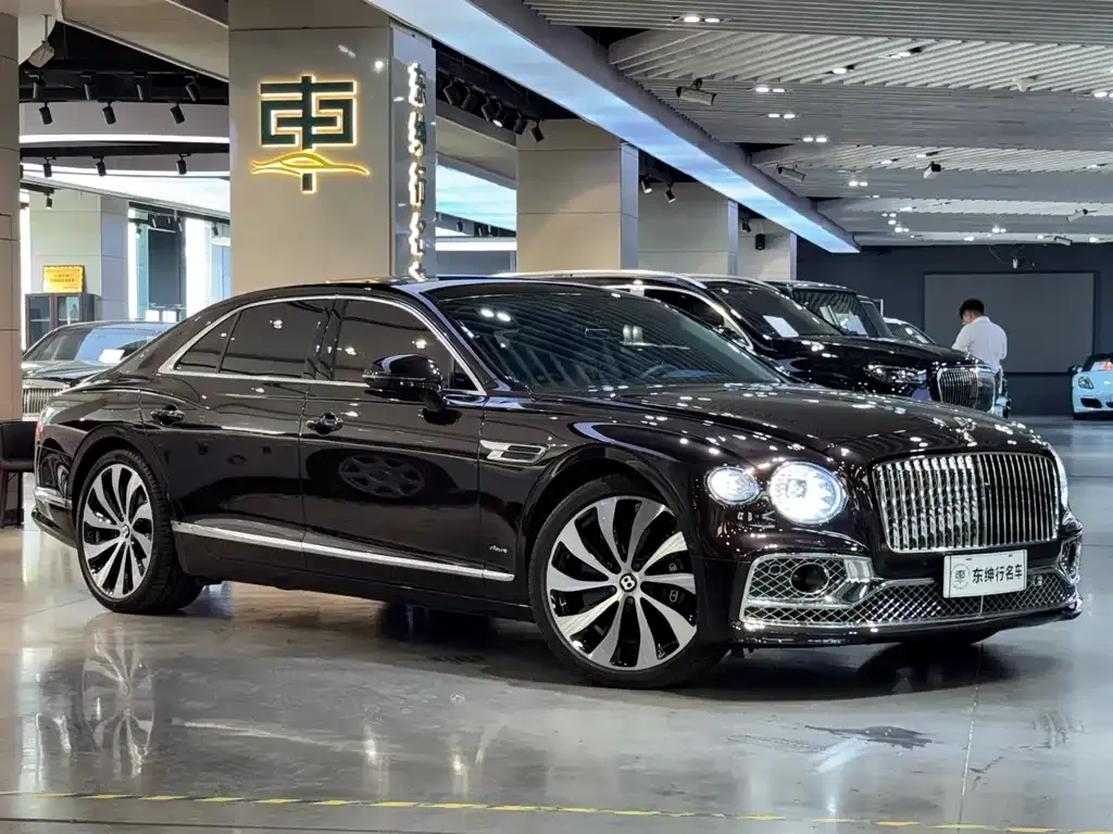Bentley Flying Spur — фото 3
