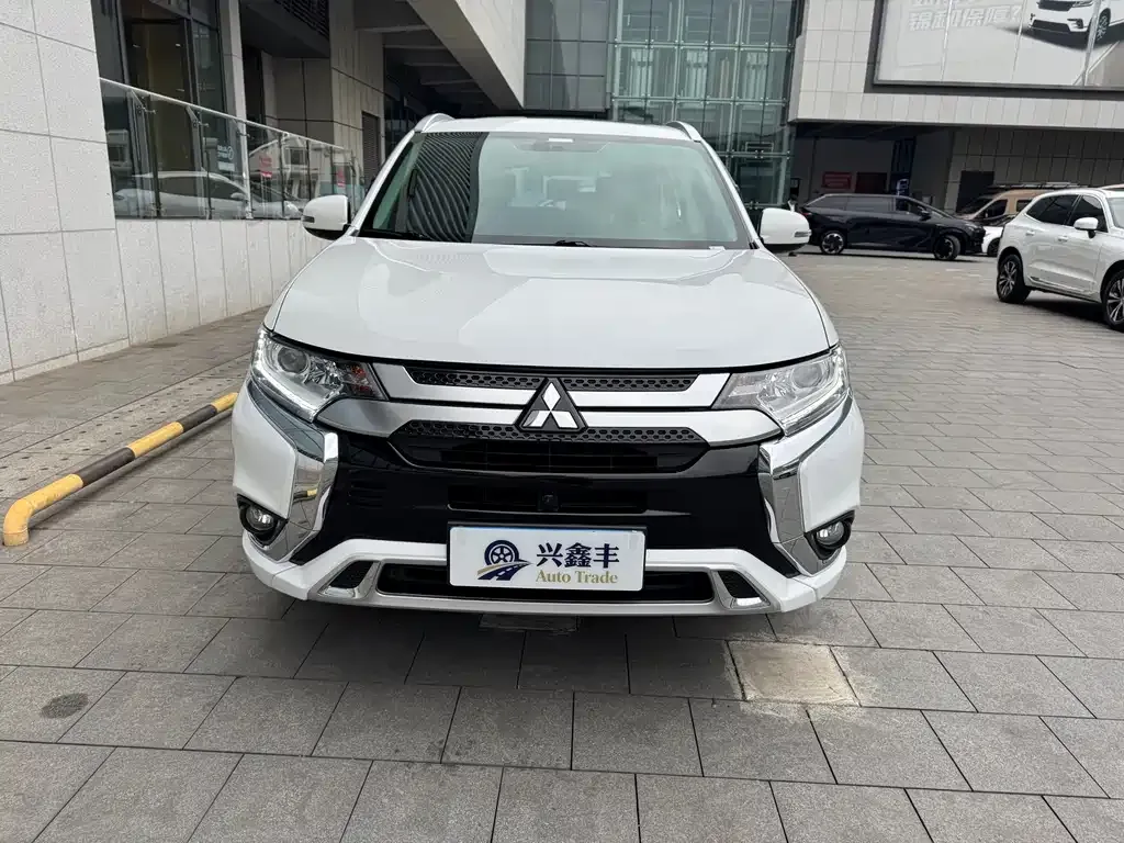 Mitsubishi Outlander — фото 2
