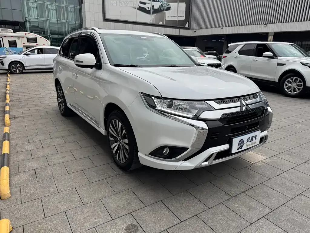 Mitsubishi Outlander — фото 4
