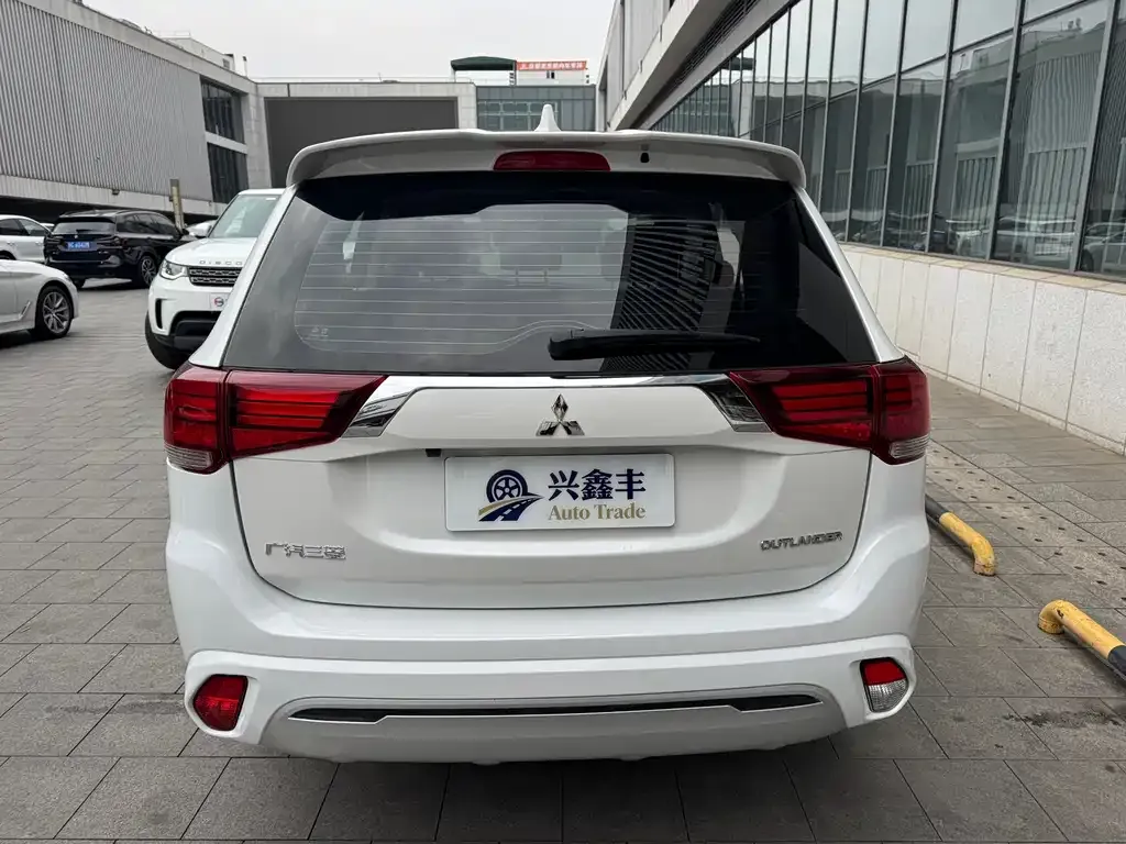 Mitsubishi Outlander — фото 8