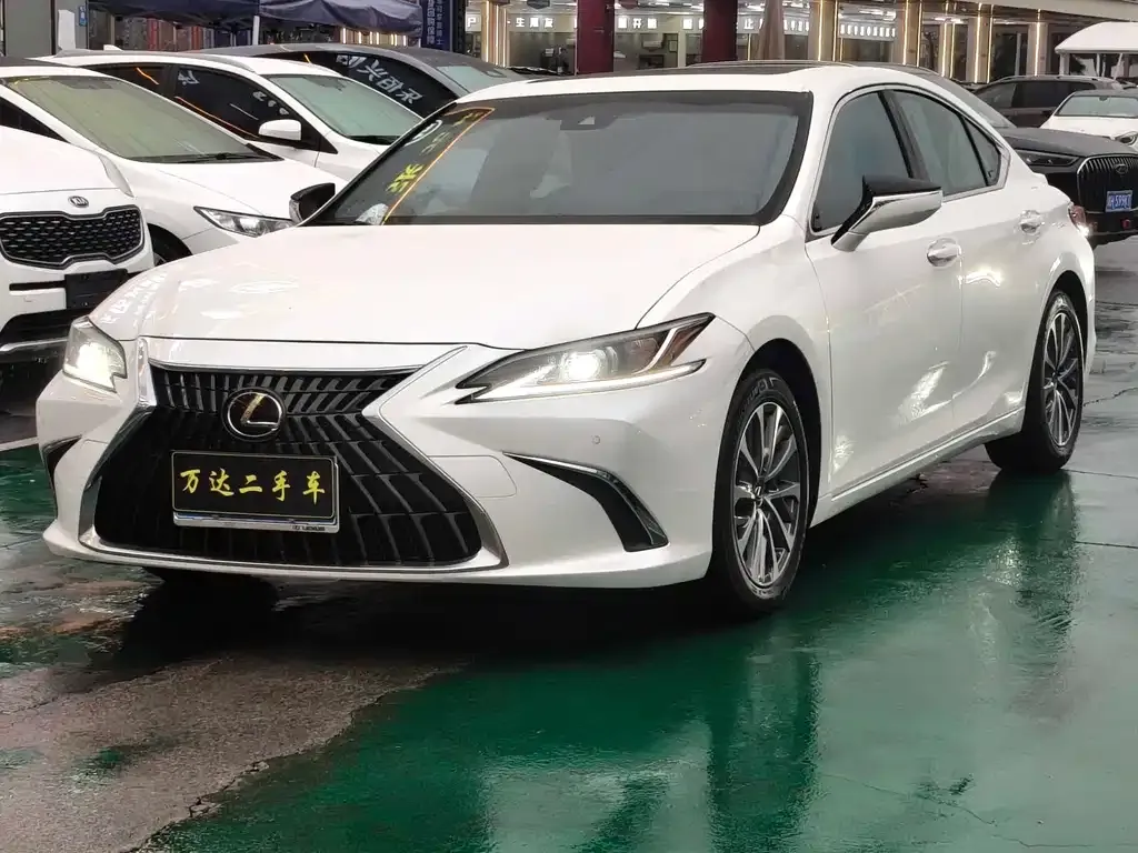 Lexus ES — фото 1