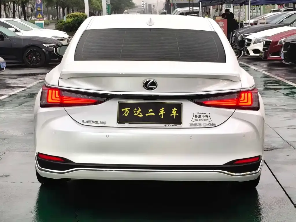 Lexus ES — фото 10