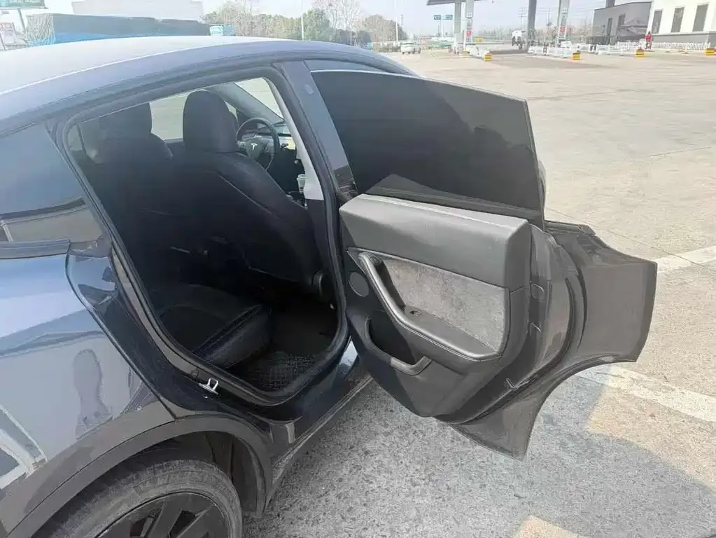 Tesla Model Y 2023 из CN, фото 4