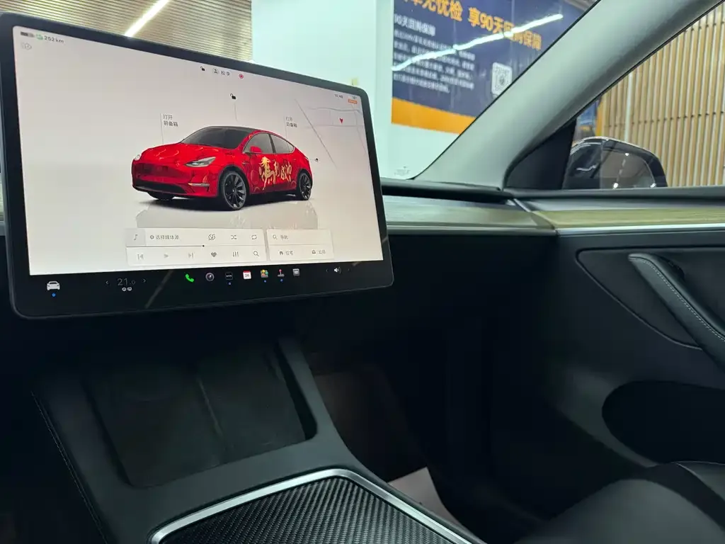 Tesla Model Y — фото 6