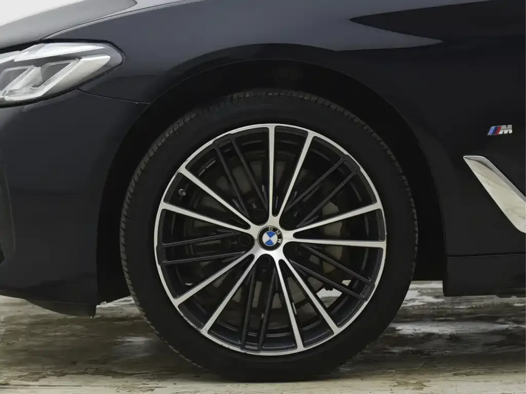 BMW 5 Series — фото 5
