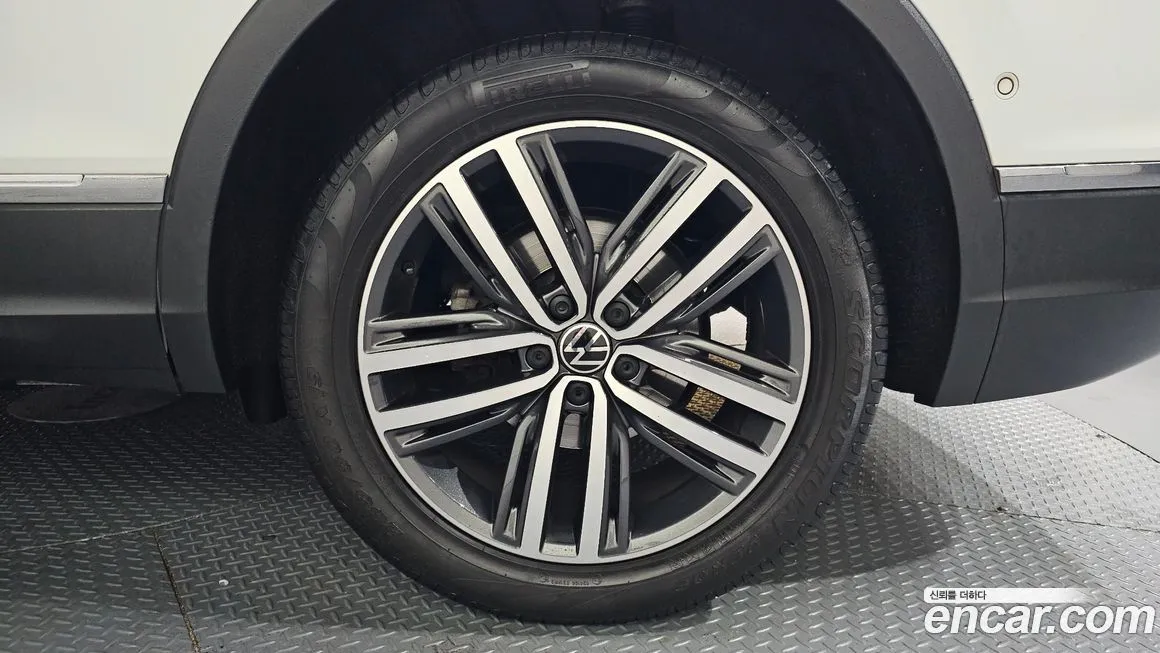 Volkswagen Tiguan — фото 6