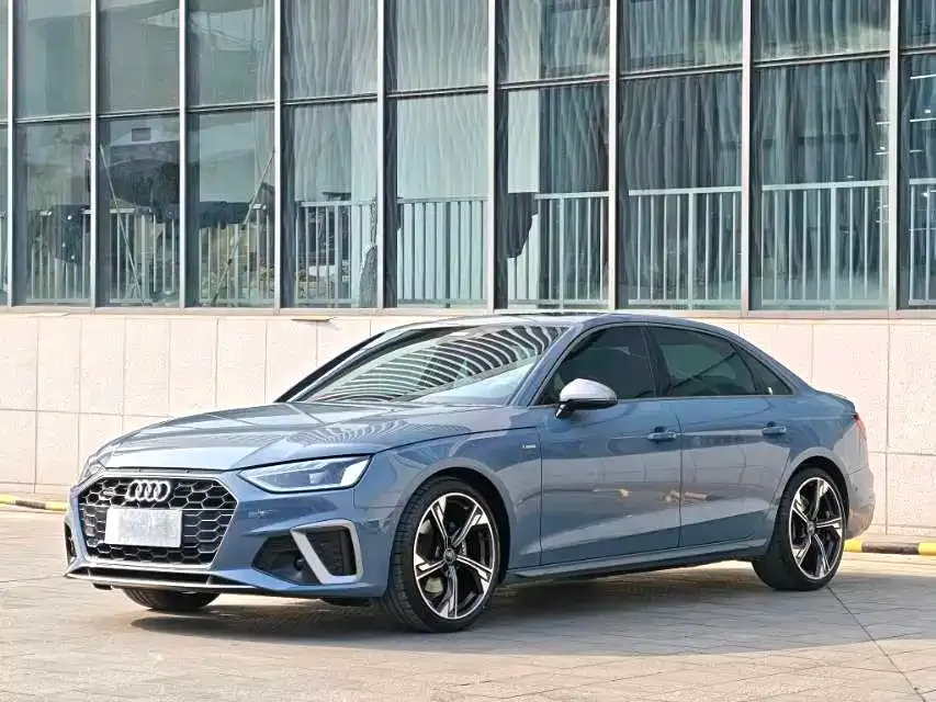 Audi A4L — фото 1