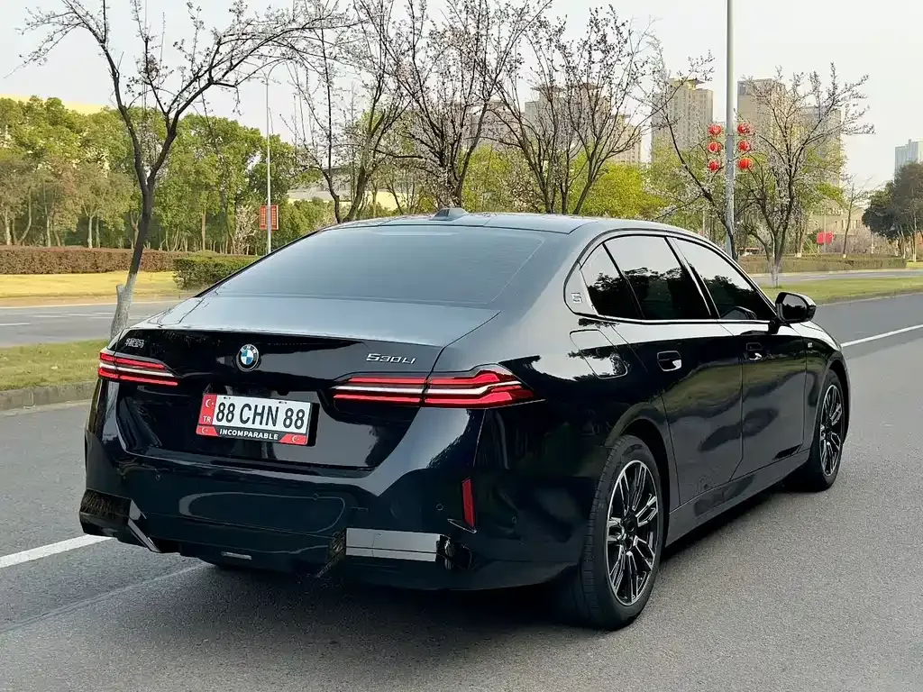 BMW 5 Series — фото 4
