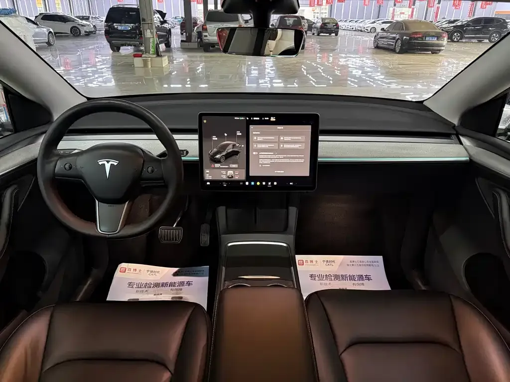 Tesla Model Y — фото 6