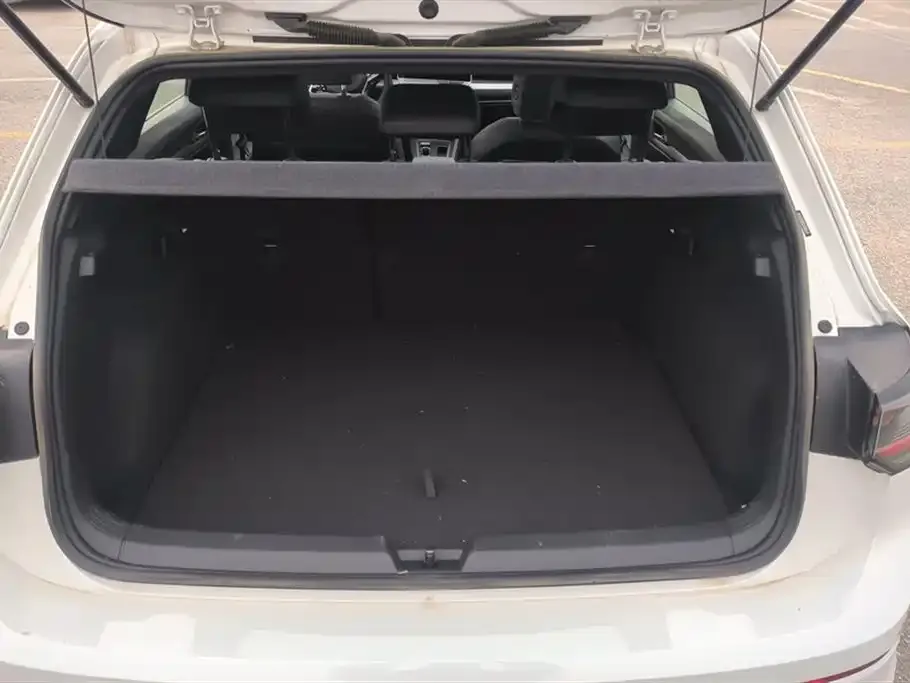 Volkswagen Golf 2024 из CN, фото 3