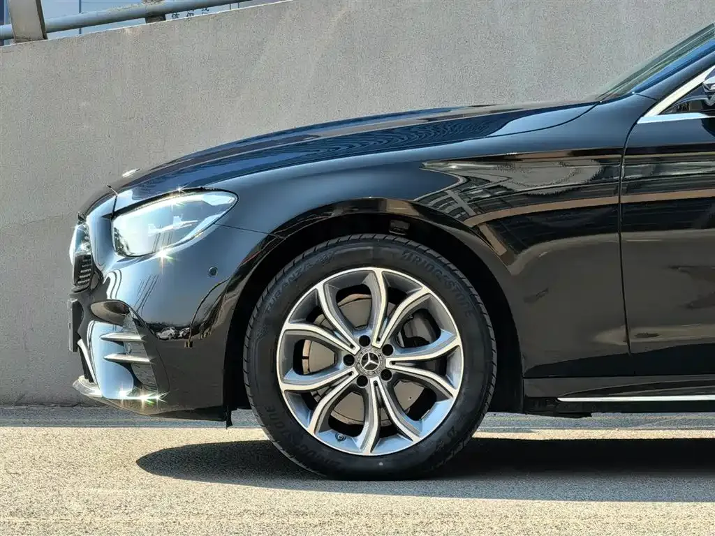 Mercedes-Benz E-Class — фото 4