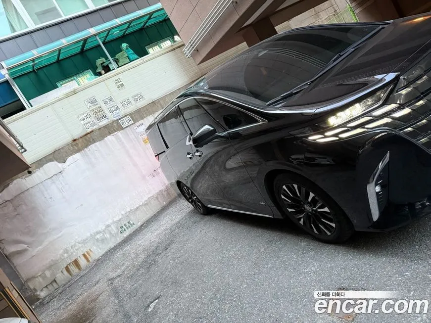 Toyota Alphard — фото 2