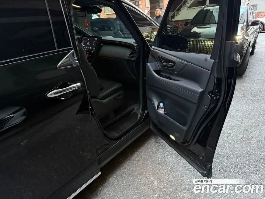 Toyota Alphard — фото 7
