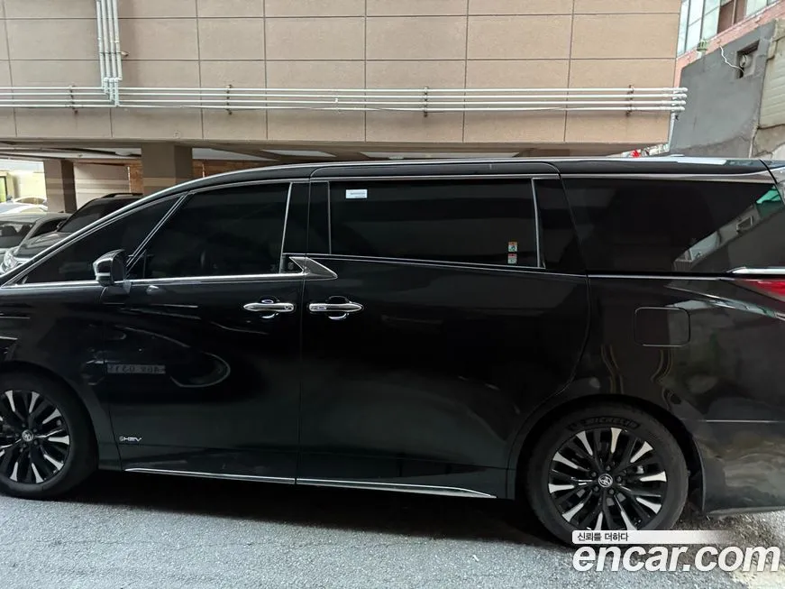 Toyota Alphard — фото 5