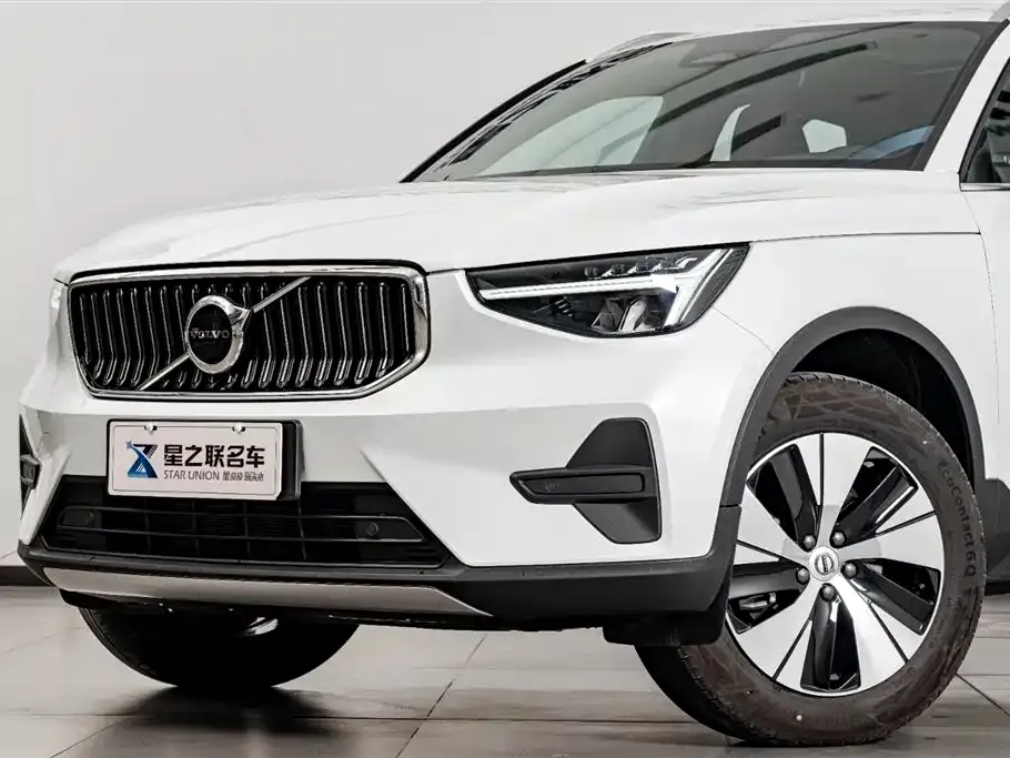 Volvo XC40 — фото 6