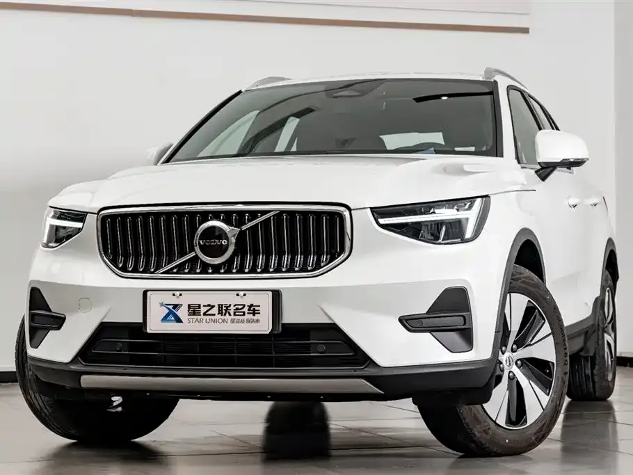 Volvo XC40 — фото 3