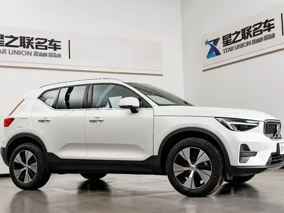 Volvo XC40 — фото 4
