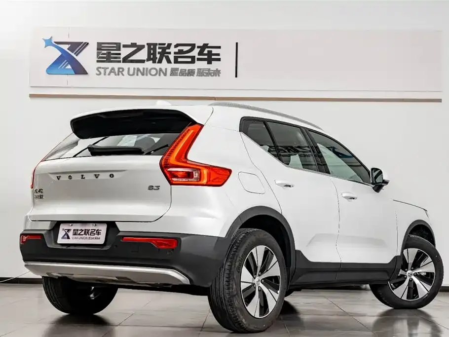 Volvo XC40 — фото 5