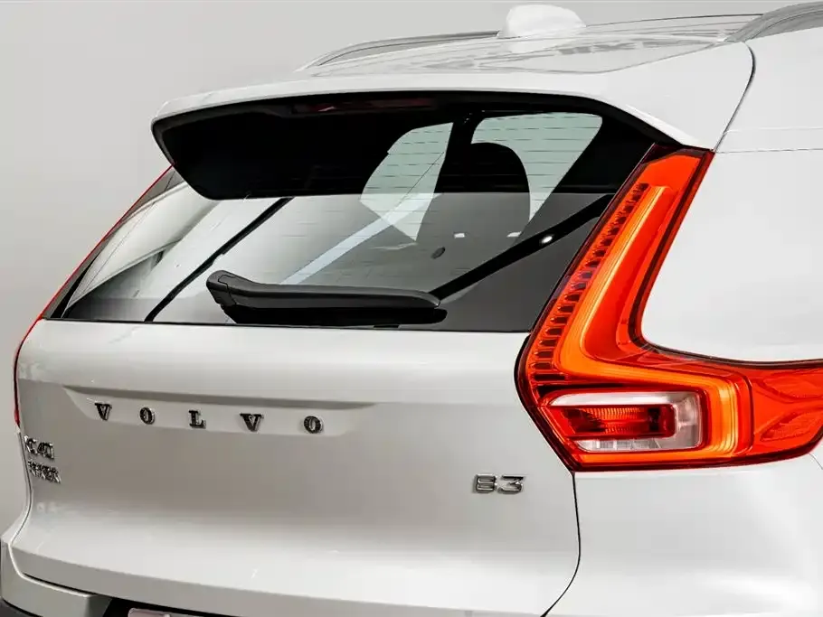 Volvo XC40 — фото 2