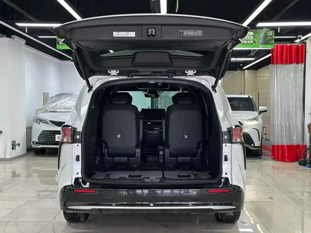 Toyota Sienna 2025 из CN, фото 5