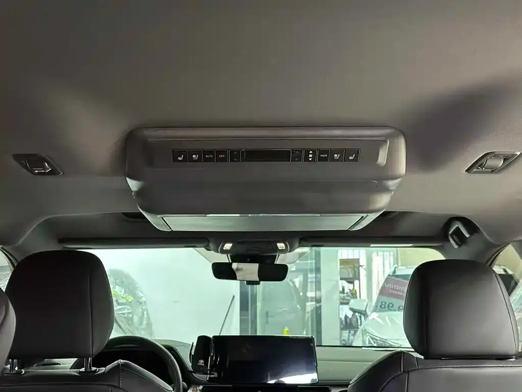 Toyota Sienna 2025 из CN, фото 2