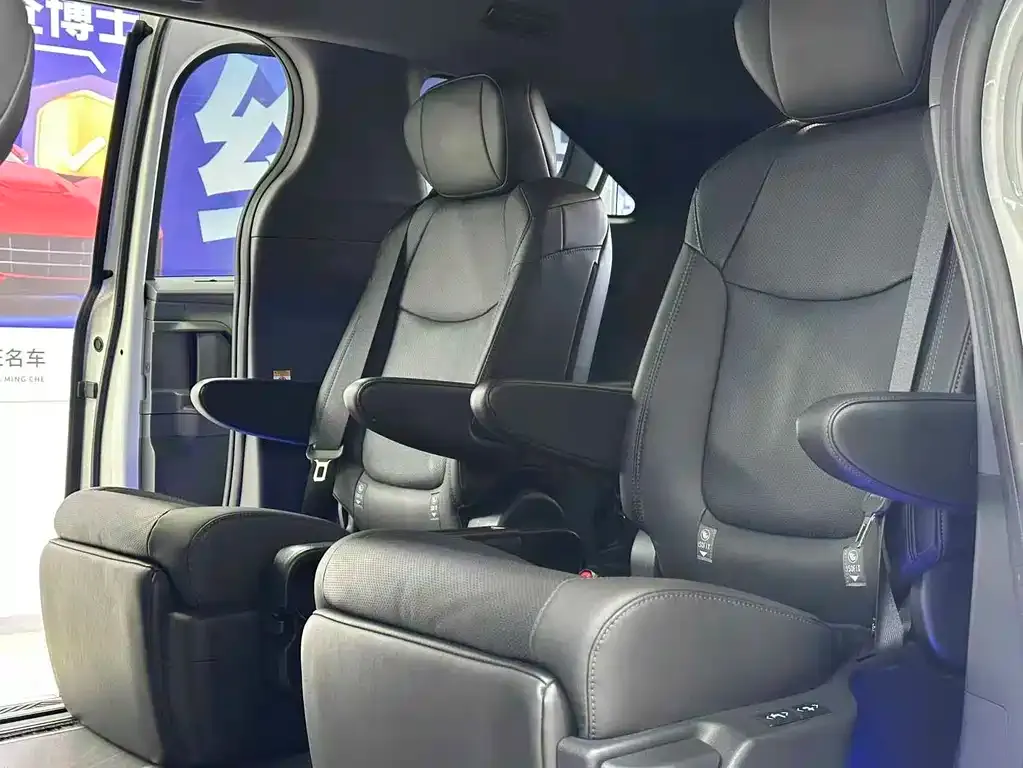 Toyota Sienna 2025 из CN, фото 9
