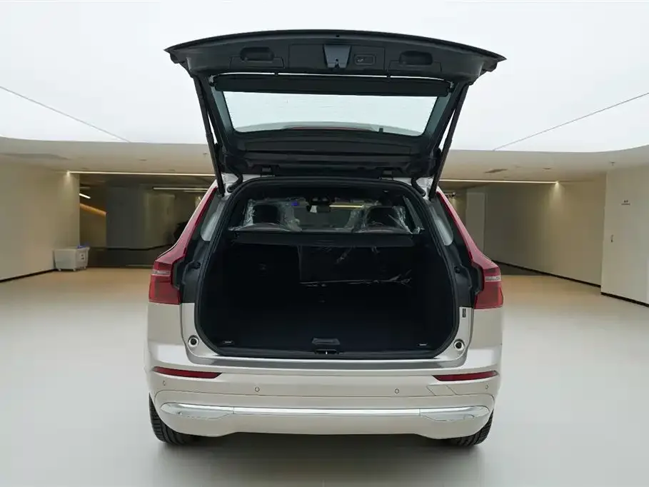 Volvo XC60 — фото 2
