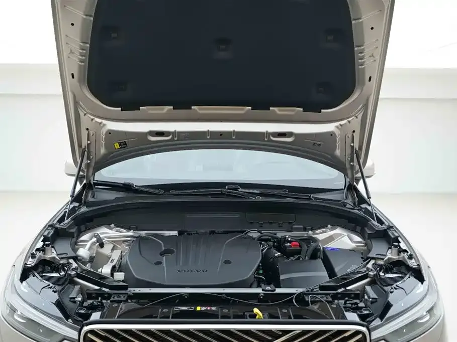 Volvo XC60 — фото 9